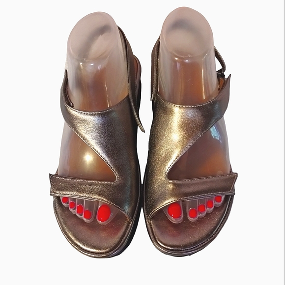 L'Amour Des Pieds Metallic Champagne Gold Color Leather Platform Sandals - Picture 5 of 16